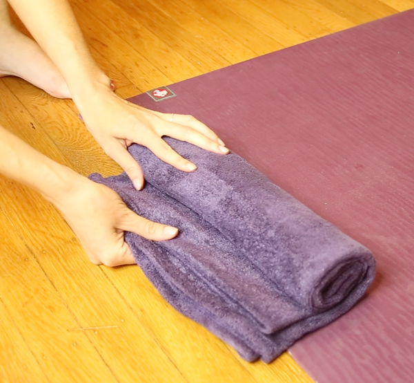  Hot Yoga Towel Non Slip, Microfiber Non Slip Yoga Mat Towel,  Exclusive Corner Pockets Design, Dual-Grip, Sweat Absorbent, Perfect For  Hot Yoga, Bikram, Pilates And Yoga Mats