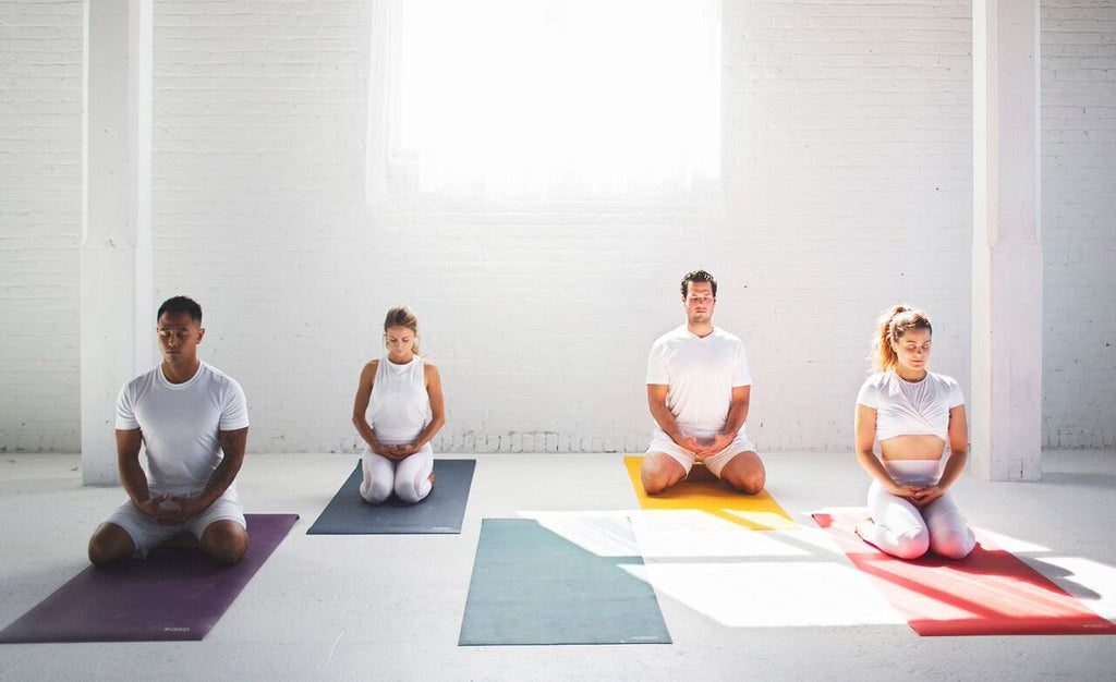 What To Wear For Yoga Class? Hot Yoga, Vinyasa Yoga, Hatha Yoga, Iyeng –  Complete Unity Yoga