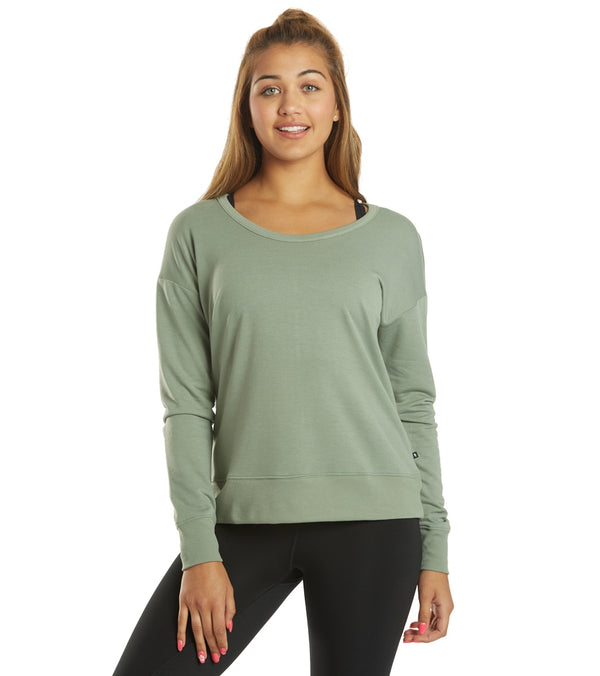 Marika Women's Yoga Pullover in Chinois Green, designed for comfort and flexibility during yoga sessions. This stylish pullover features a relaxed fit and soft fabric, ideal for enhancing your workout wardrobe. Perfect for both casual wear and active pursuits.